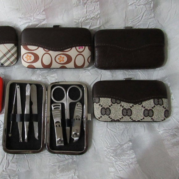 New Manicure set in hard case- Pick one - Picture 7 of 7